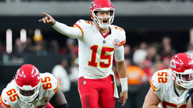 Video of Chiefs QB Patrick Mahomes at Practice Sparks Injury Fears - Athlon Sports