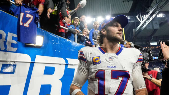 Josh Allen’s Resilience Shines in MVP-Caliber Season Despite Broken Hand