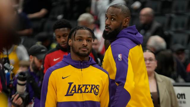 LeBron James' 5-Word Message to Michael Jordan After Historic Game - Athlon  Sports