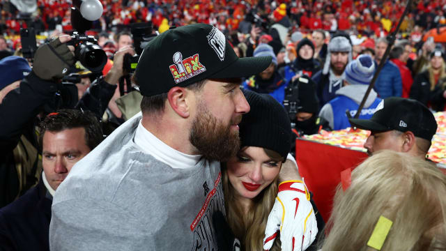 Travis Kelce Reveals the 'Craziest Part' of Dating Taylor Swift - Athlon  Sports