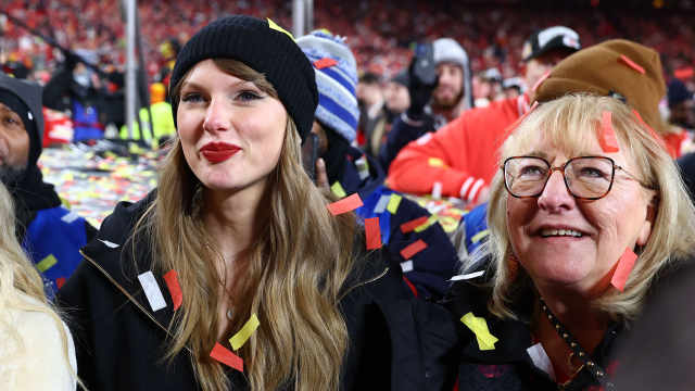 Travis Kelce's Family Had Strong Reaction to Taylor Swift Being Booed at  Super Bowl - Athlon Sports