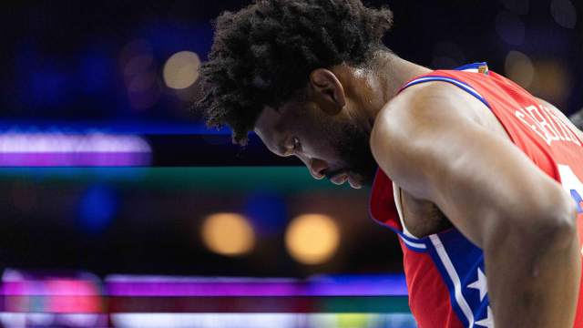 Philadelphia 76ers center Joel Embiid (21)