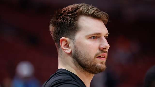 Dallas Mavericks forward Luka Doncic (77)