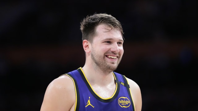 Los Angeles Lakers guard Luka Doncic (77)