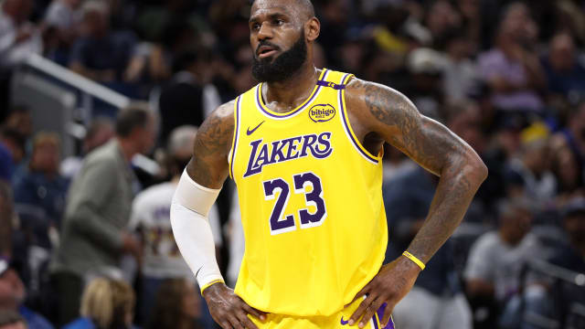 Los Angeles Lakers forward LeBron James (23).