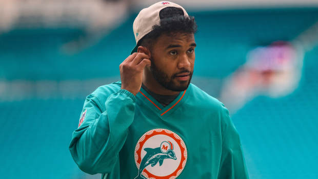Top Dolphins Assistant Makes Tua Tagovailoa Admission - Athlon Sports