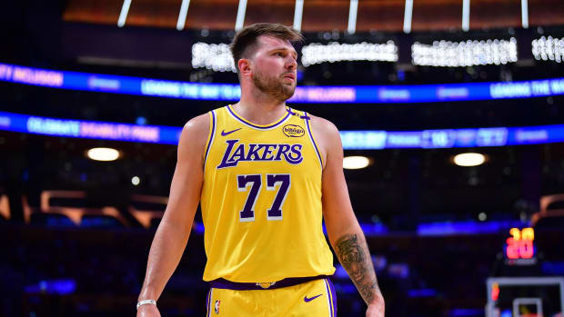  Los Angeles Lakers guard Luka Doncic (77)