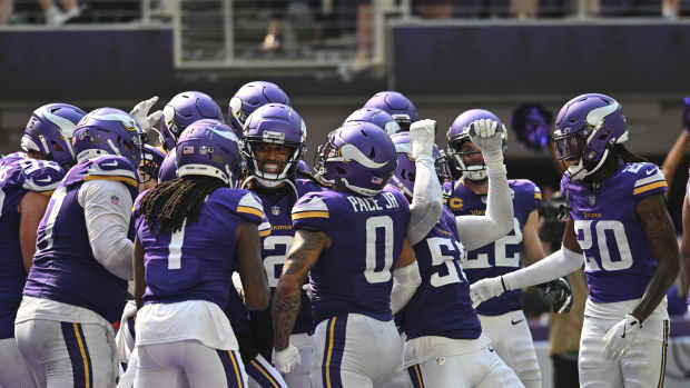 PFF player grades: Top performers in Minnesota Vikings win over 49ers - Athlon Sports