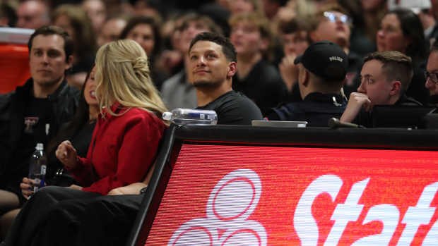 Patrick Mahomes Sends Six-Word Message About NBA Playoffs - Athlon Sports