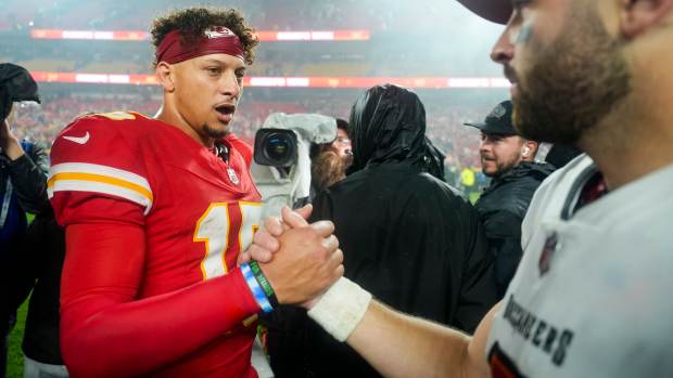 BREAKING : NFL Reveals Patrick Mahomes’ Message to Baker Mayfield Before Overtime Coin Toss - NEWS USA