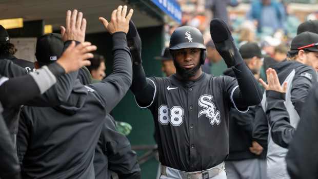 Chicago White Sox outfielder Luis Robert Jr. (88)