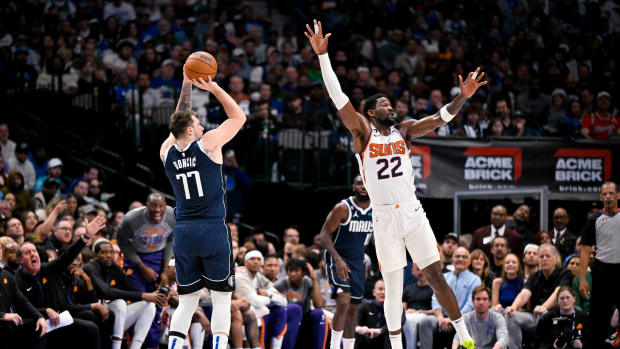 Former Dallas Mavericks guard Luka Doncic (77) and former Phoenix Suns center Deandre Ayton (22).