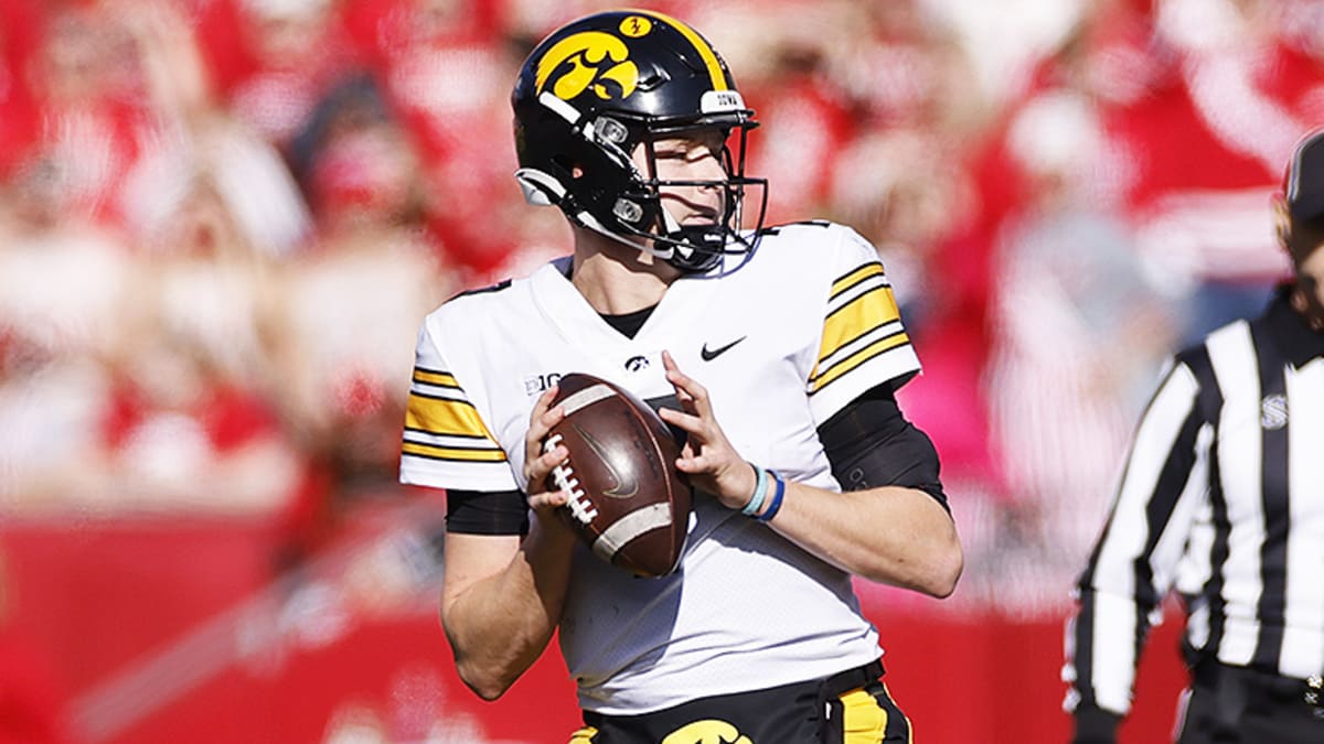 Iowa football 2022 season prediction, preview, awards, 2022 bowl game