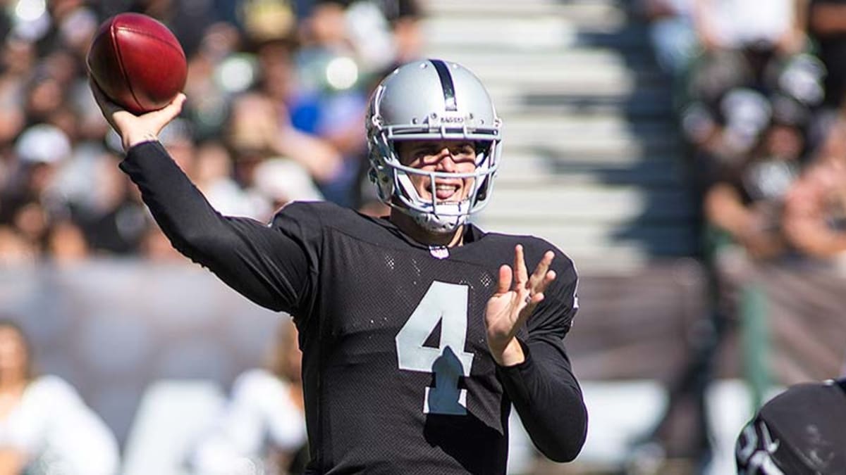 NFL world reacts to Derek Carr announcement - RPT