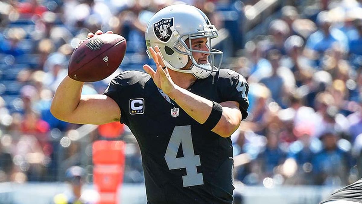 Start 'em, Sit 'em Week 13: Derek Carr and Other QB/DST Start/Sit