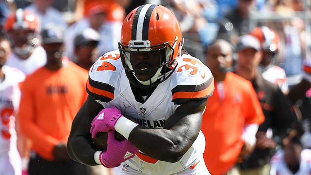 Cleveland Browns' Isaiah Crowell runs against the New England Patriots  during the first half of an NFL football game Sunday, Oct. 9, 2016, in  Cleveland. (AP Photo/Ron Schwane Stock Photo - Alamy