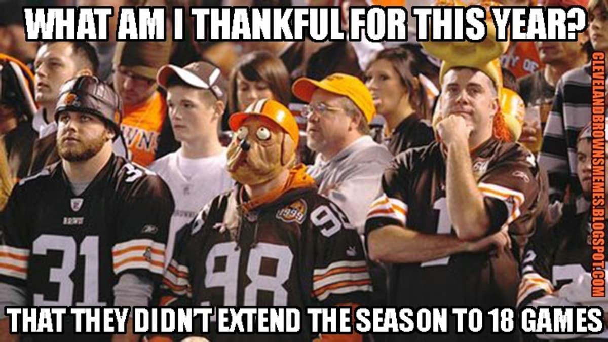10 Funny Thanksgiving Day Football Memes 