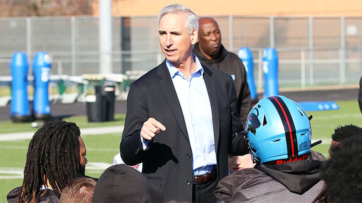 Oliver Luck Expected to Become AD at Texas