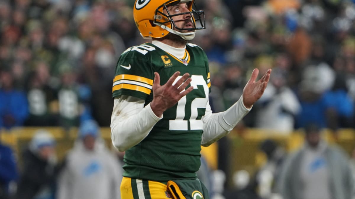 NFL world reacts to horrible Aaron Rodgers news