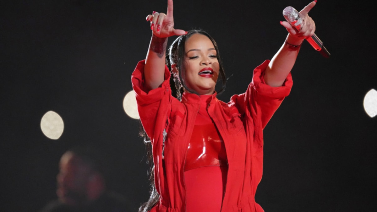 A Pregnant Rihanna Performs Super Bowl LVII Halftime Show: Watch – Rolling  Stone