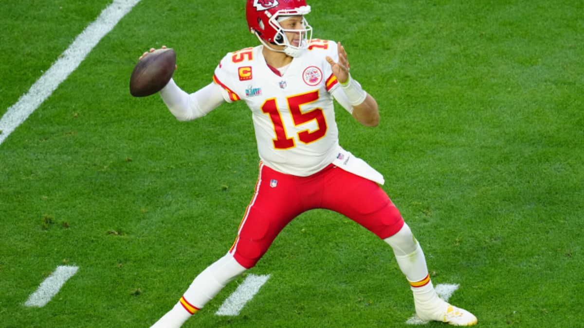 Quarterbacks Trey Lance and Patrick Mahomes Share Reps in Joint Training  Session