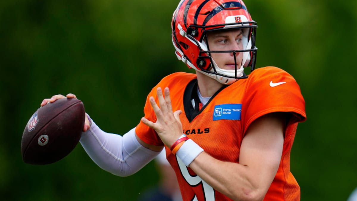 Joe Burrow Appears to be in Great Shape, Wears Headband During