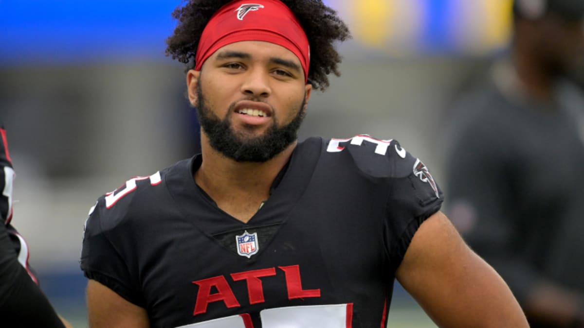 Falcons lose top punt returner Avery Williams to season-ending knee injury