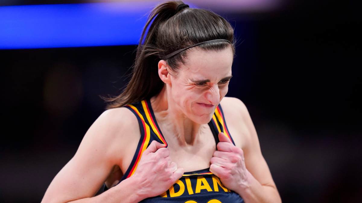 Fans Torn Over Caitlin Clark's Body Language In Indiana Fever's Blowout  Loss - Athlon Sports