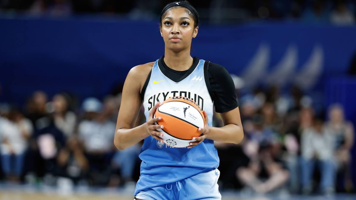 Angel Reese in Tears After Emotional Fan Video Surfaces - Athlon Sports