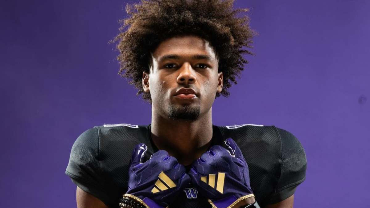 Four-Star Receiver Donovan Olugbode Keeping Washington on His Mind While  Dazzling at OT7 Championship - Inside The Huskies