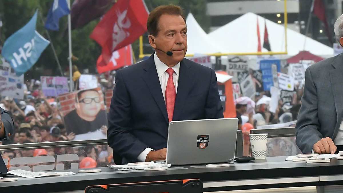 Rece Davis Admits What It's Really Like Working with Nick Saban on 'College  GameDay' - Athlon Sports