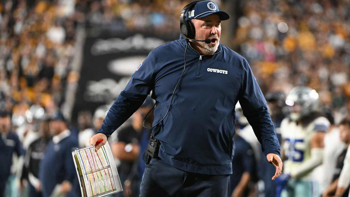 Mike McCarthy's Sideline Meltdown Goes Viral During Cowboys-Falcons Game -  Athlon Sports