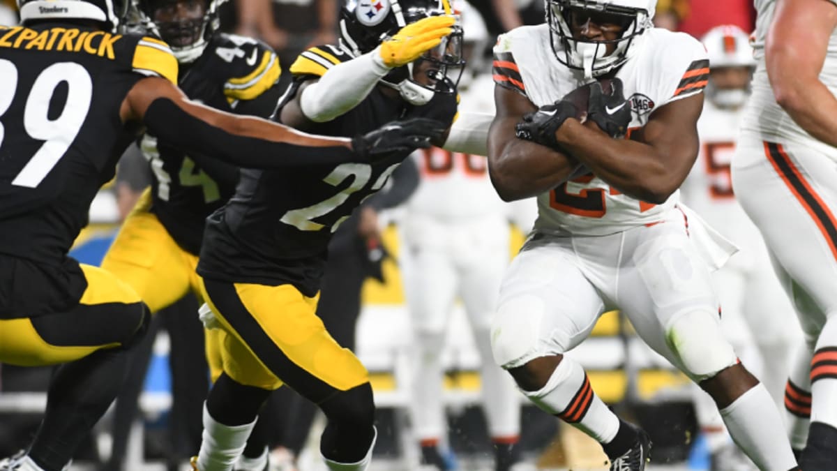 Former Georgia running back Nick Chubb carted off the field after