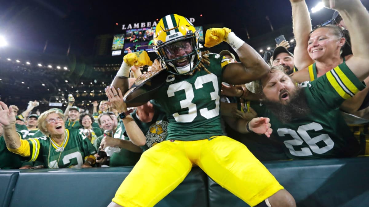 Packers' Aaron Jones reacts to viral photo of fan dressed in RB's