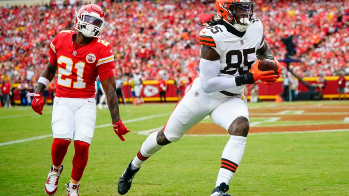 Browns tight end David Njoku played his best game of season after suffering  burns Friday night 