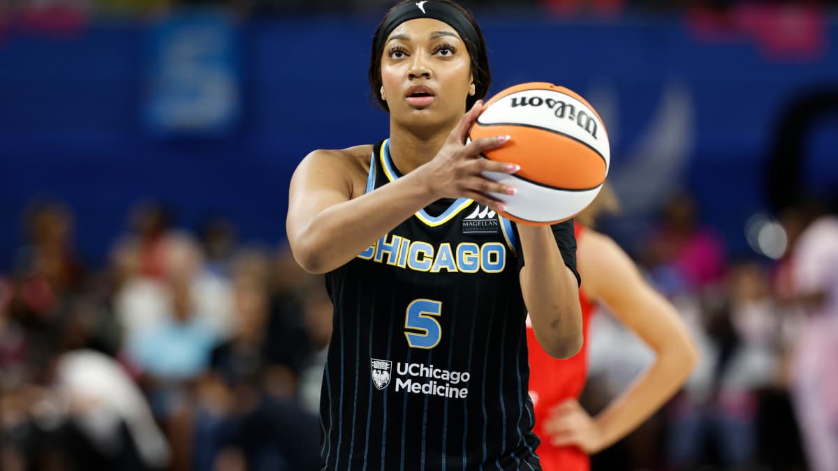 WNBA Fans in Disbelief Over Angel Reese Pass in Sky's First Game - Athlon  Sports