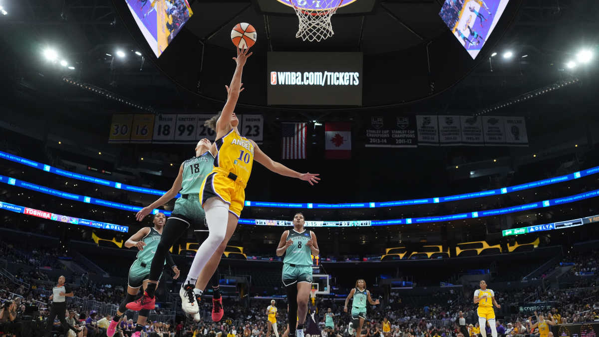 Chicago Sky Facing Backlash for Announcement During Loss to Sparks - Athlon  Sports