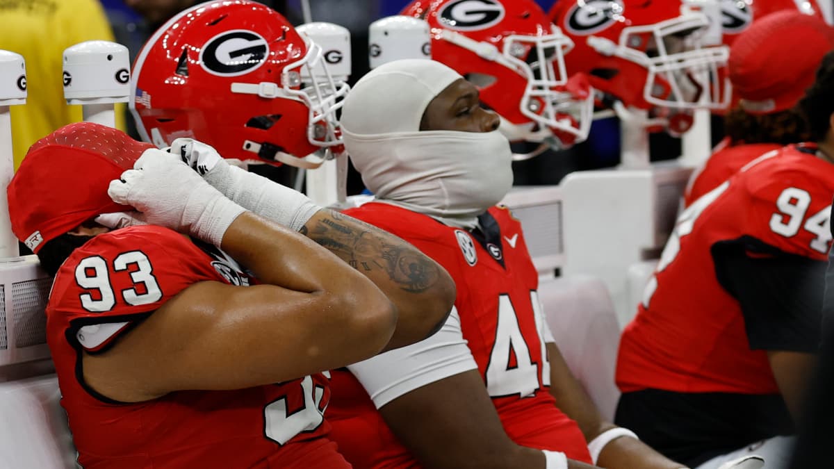 Georgia Bulldogs Fans Were Furious With Cotton Bowl Officials on Friday  Night - Athlon Sports