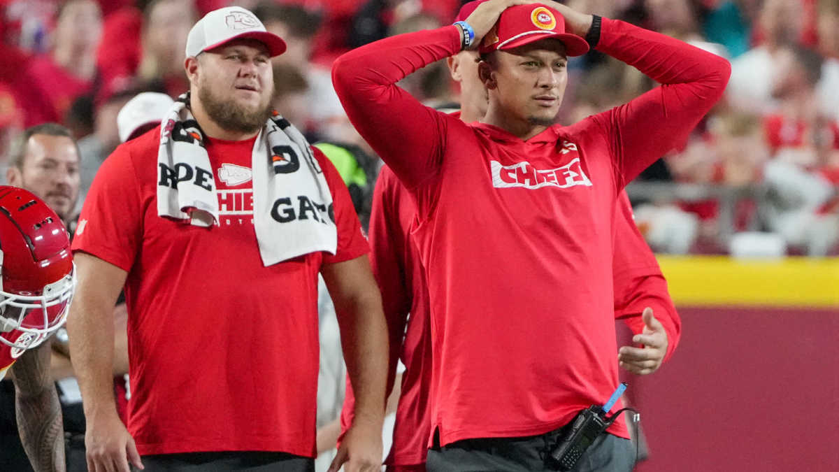 Viral Video of Chiefs' Pro-Bowlers Left Fans Worried - Athlon Sports