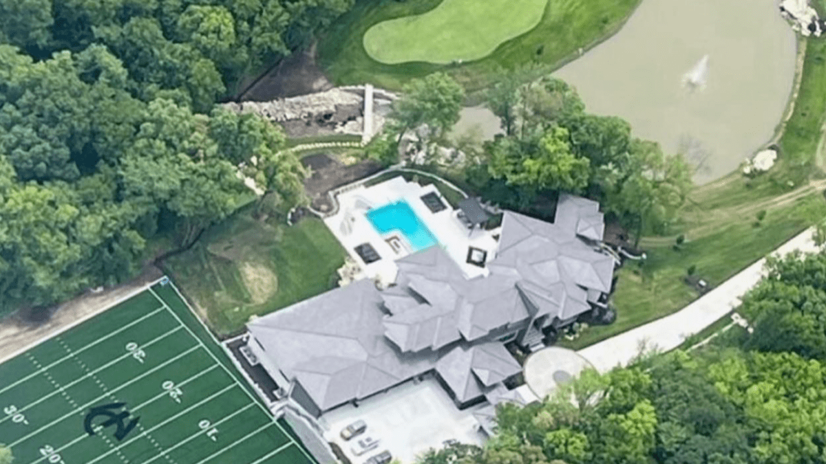 Patrick and Brittany Mahomes' new house is UNBELIEVABLE‼️