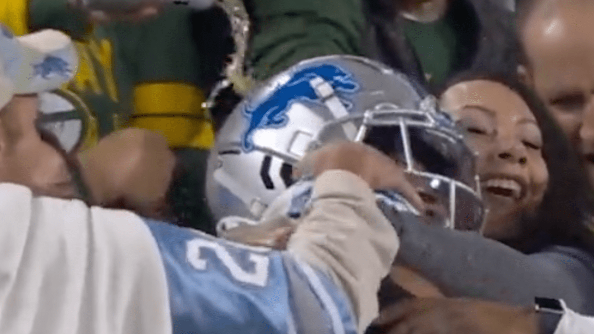 Packers Fan Pours Beer on Amon-Ra St. Brown After Lions TD