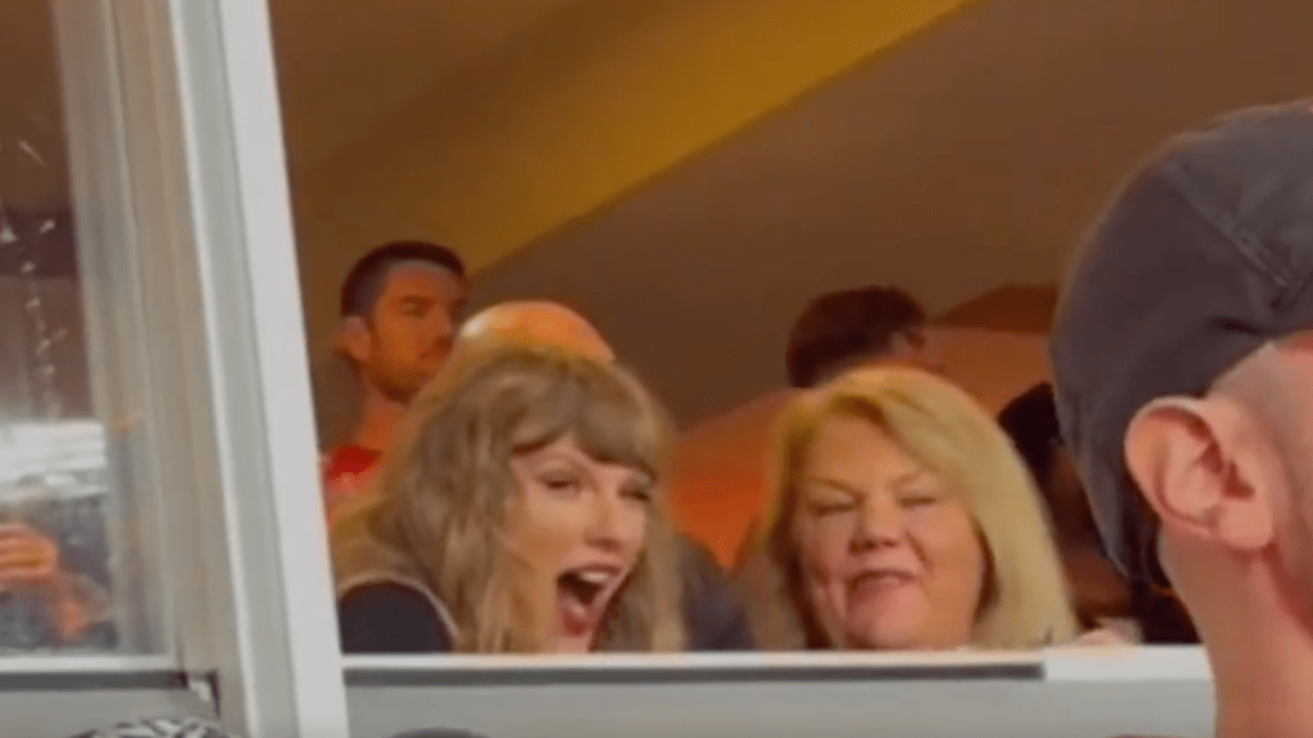 New Video Of Taylor Swift At Chiefs Game Turning Heads - Athlon Sports