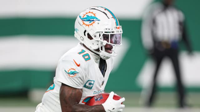 Tyreek Hill's Trademark 'Sign' Copied by Steelers Star in
