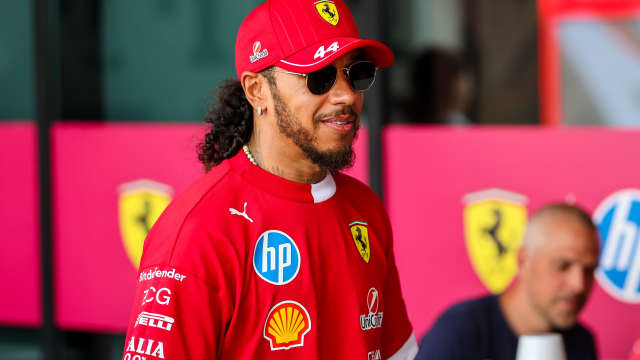 Lewis Hamilton Signs Exclusive Trading Card and Memorabilia Lewis Hamilton Signs Exclusive Trading Card and Memorabilia