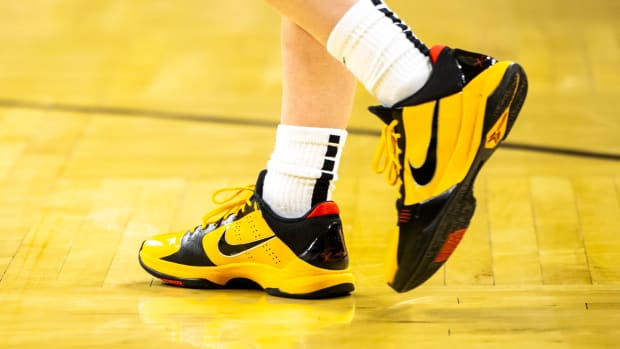 Nike kobe volleyball shoes top