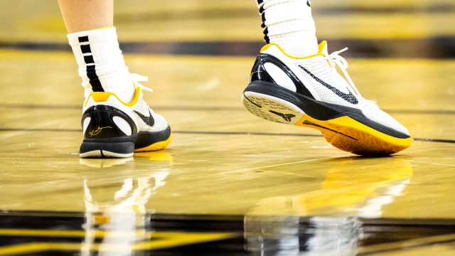 Kobe bryant volleyball shoes store