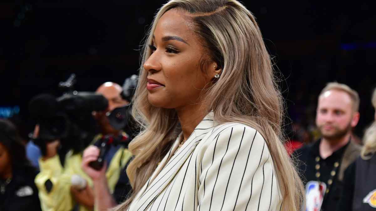 LeBron James Wife Savannah James Makes Admission About Relationship Athlon Sports