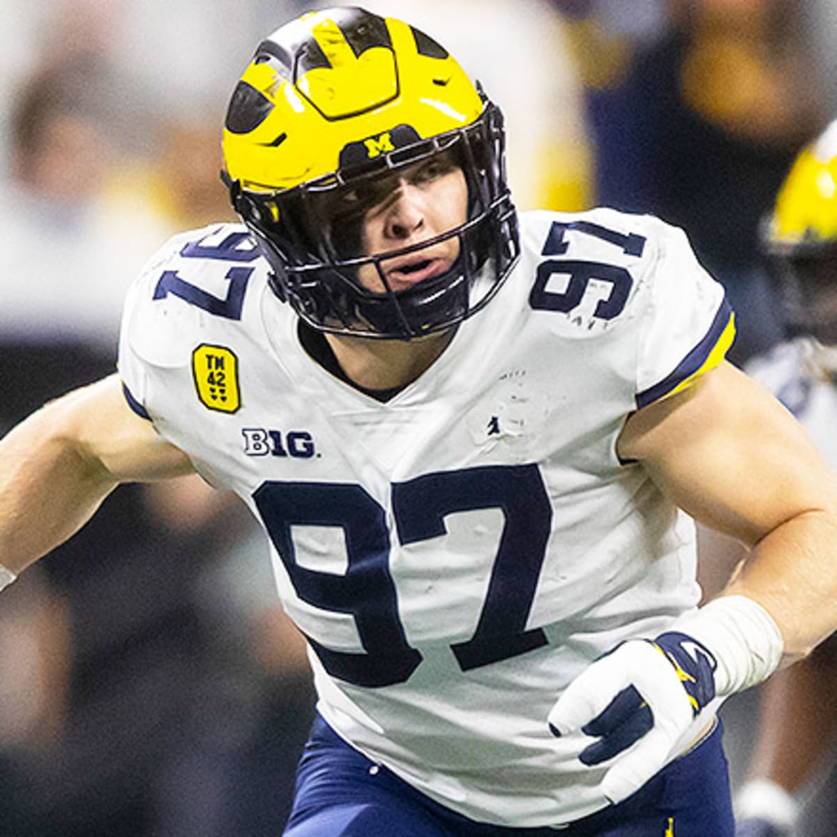 Incredible hurdle by Michigan RB Hassan Haskins