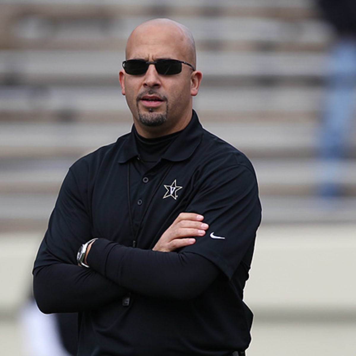 Watch Penn State head coach James Franklin do push-ups on the sideline