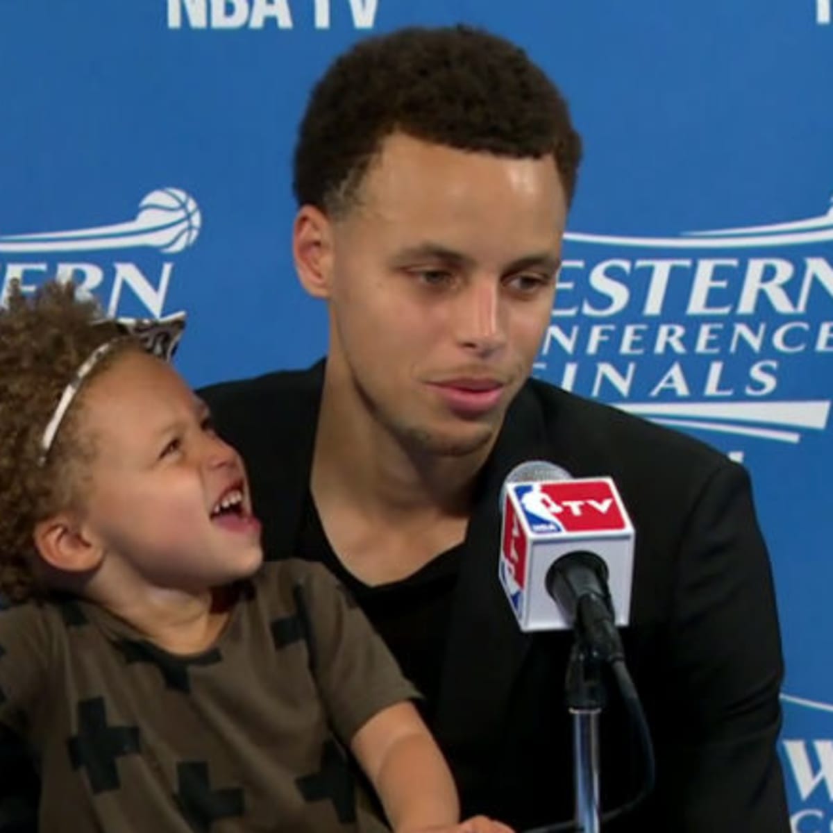 Riley Curry steals the postgame show again 